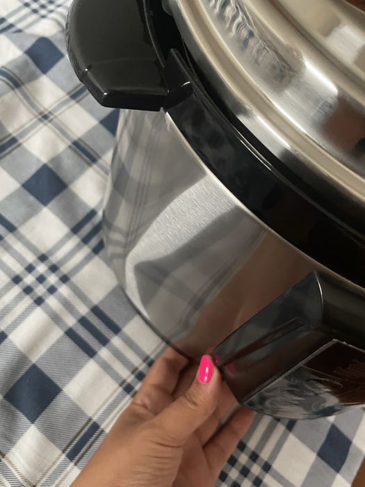 Panela de pressão eletrica na caixa