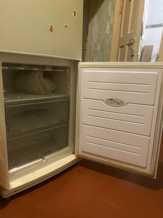 Холодильник двухкамерный