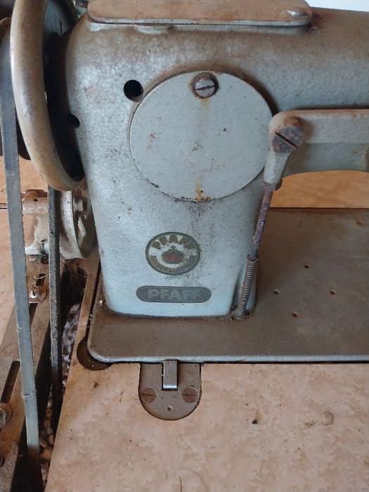 Máquina de costura PFAFF 
Valor negociável, mais informações mensagem