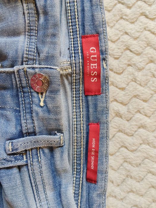 Niebieskie jeansy skinny Guess rozmiar 31