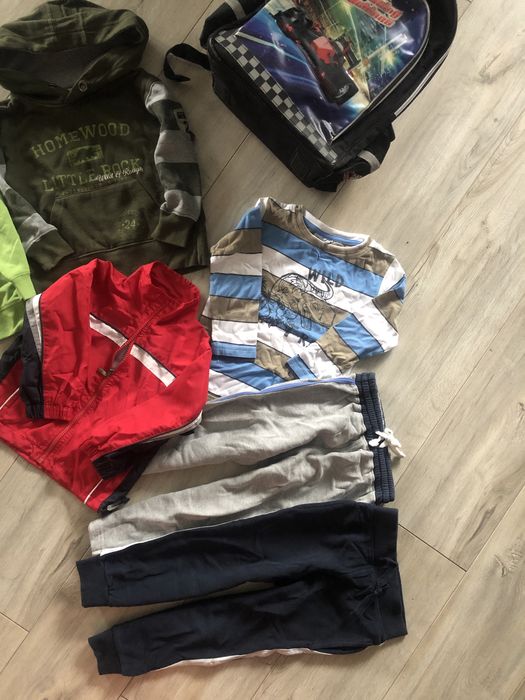 Paka ubrań dla chłopca 104 do przedszkola plecak super h&m