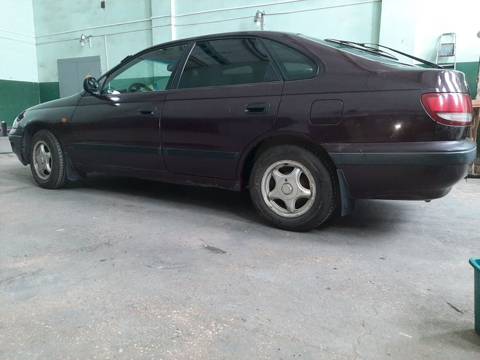 Продам Тойота карина є