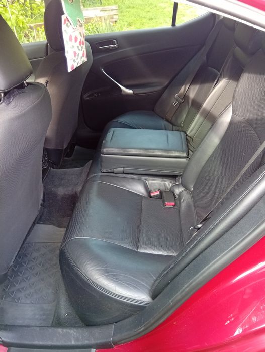 Lexus is 250/2007