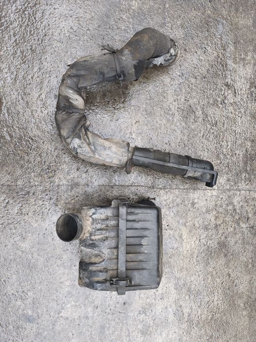 Продам воздухозаборник корпус воздушного фильтра на hyundai santa fe 1