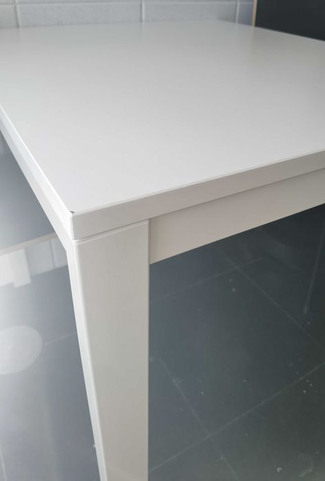 Mesa branca extensível