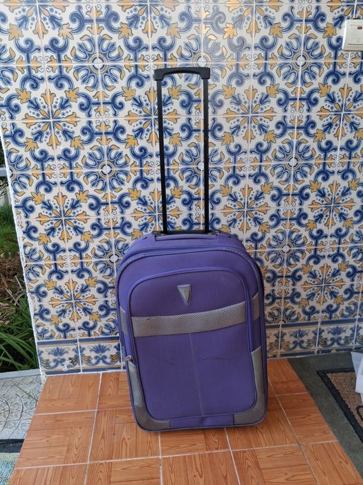 Mala de viagem trolley roxa