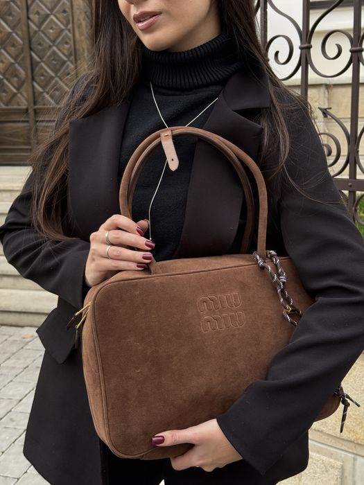 Сумка Miu Miu Chocolate Suede Beau Top-Handle Bag