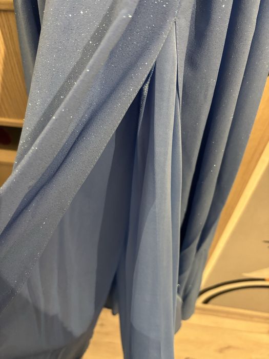 Błyszcząca sukienka balowa na studniówkę/półmetek