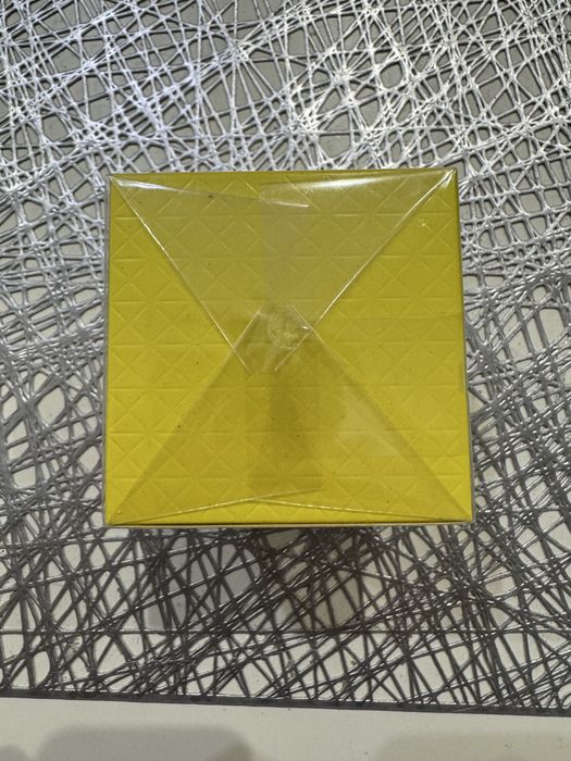 Ventino donna born in roma yellow dream