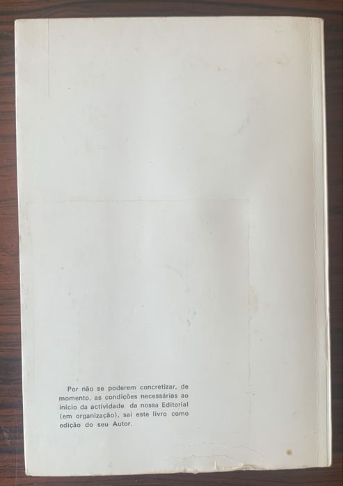 Sob o nevoeiro (ideias e figuras)