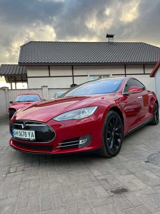 Тesla model S продаж
