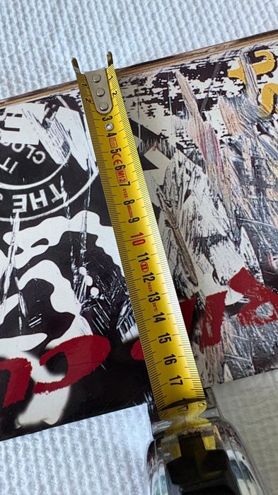 Rip Curl skate poster realístico de cartão