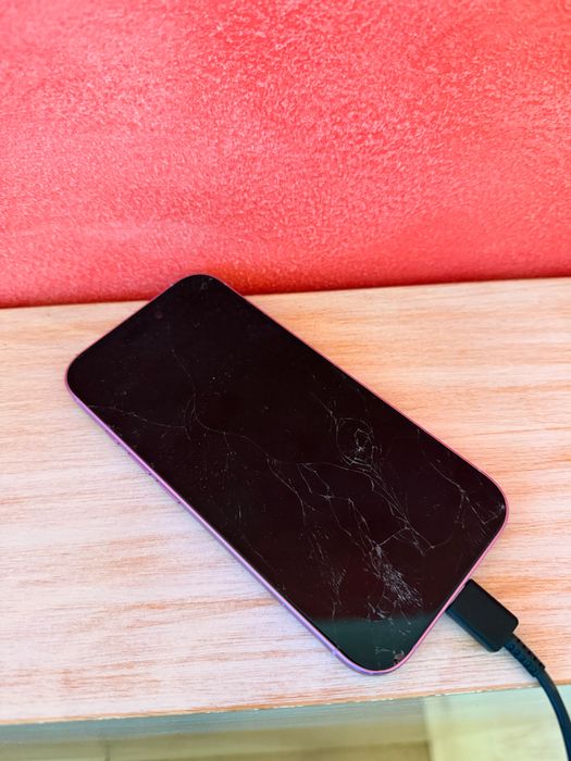 iPhone 16 128GB – Ecrã partido, totalmente funcional
