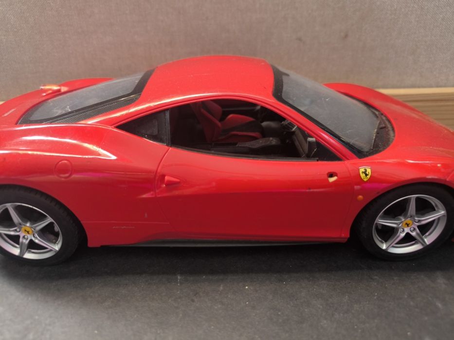 Miniatura Ferrari 458 Italia (Escala 1:18) Vermelha