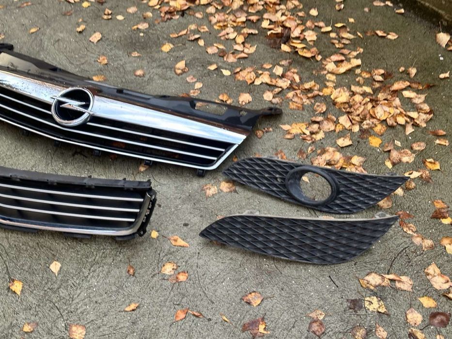 Opel Astra H нижні решітки бампера під туманки заглушки опель астра аш