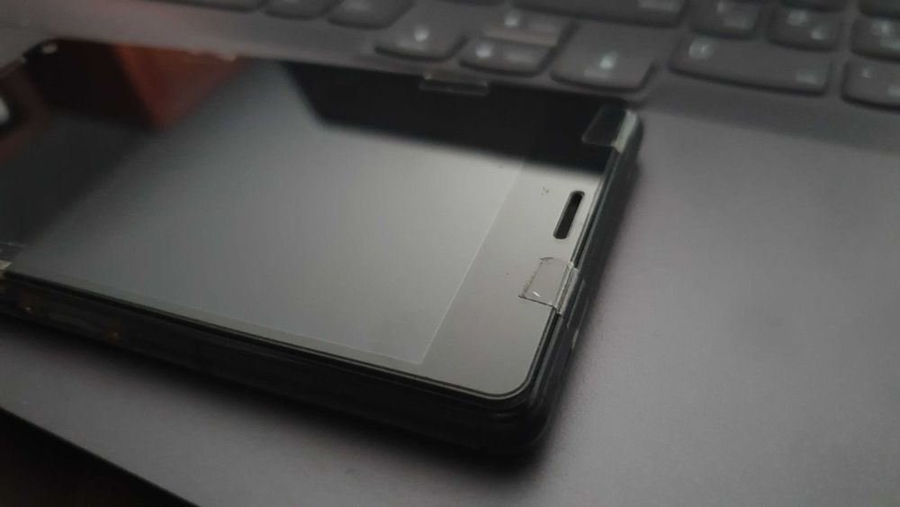 Xperia Z3 comp.+ 3 etui Muvit sprawny ale...