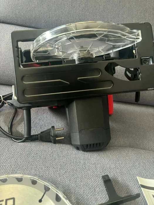 Piła tarczowa 2300W do drewna i płyt 185 mm