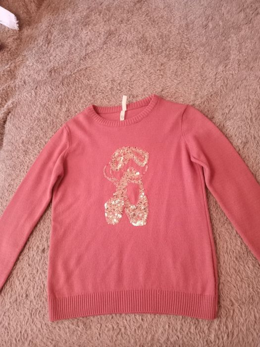 Свитер розовый с апликацыей
