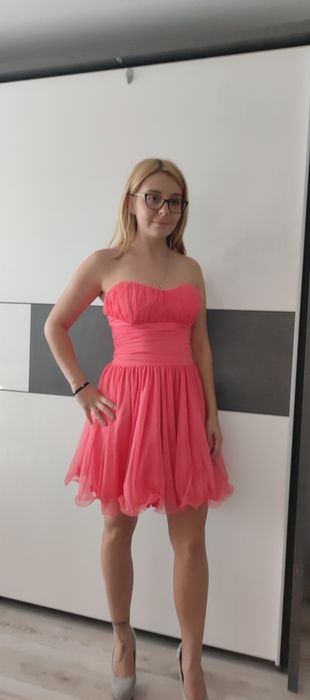 Piękna sukienka maskująca