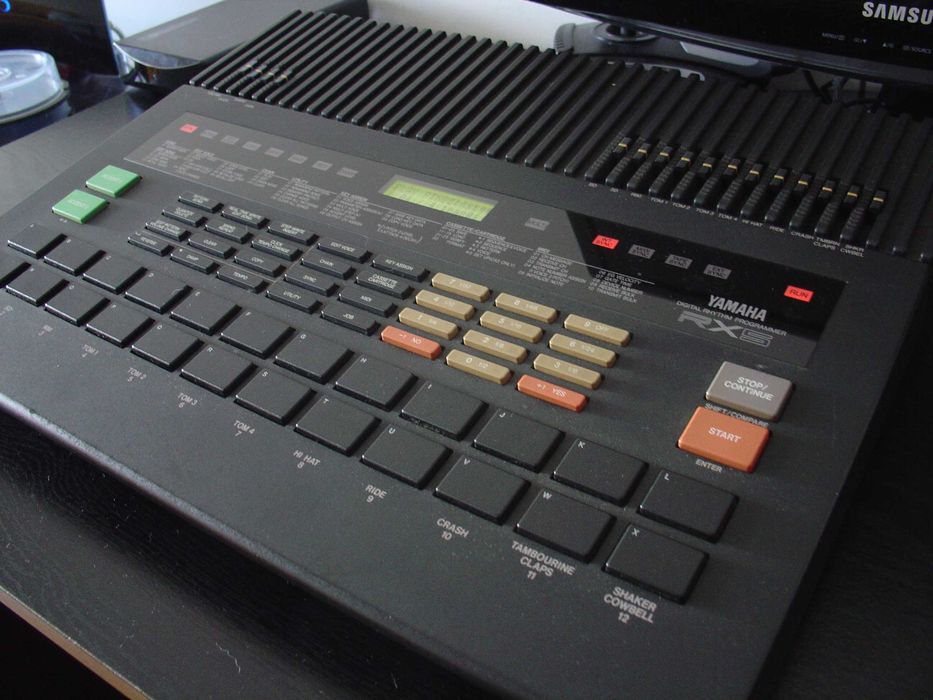 YAMAHA RX5 Vintage Drum Machine