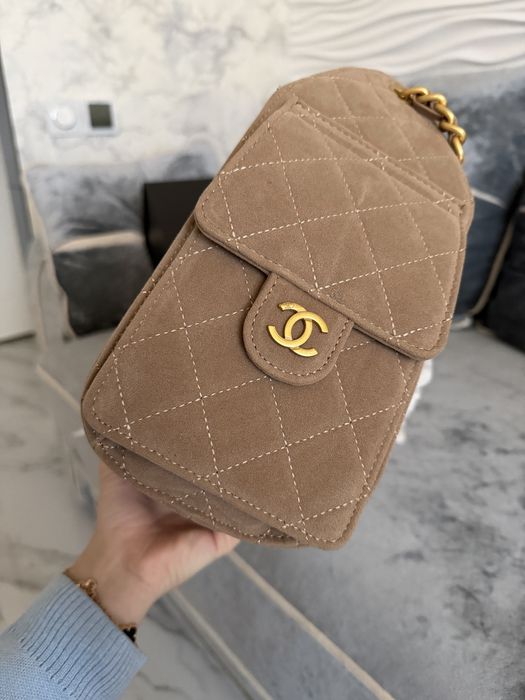 Бежевая замшевая сумка Chanel Mini Handbag in Grained Calfskin