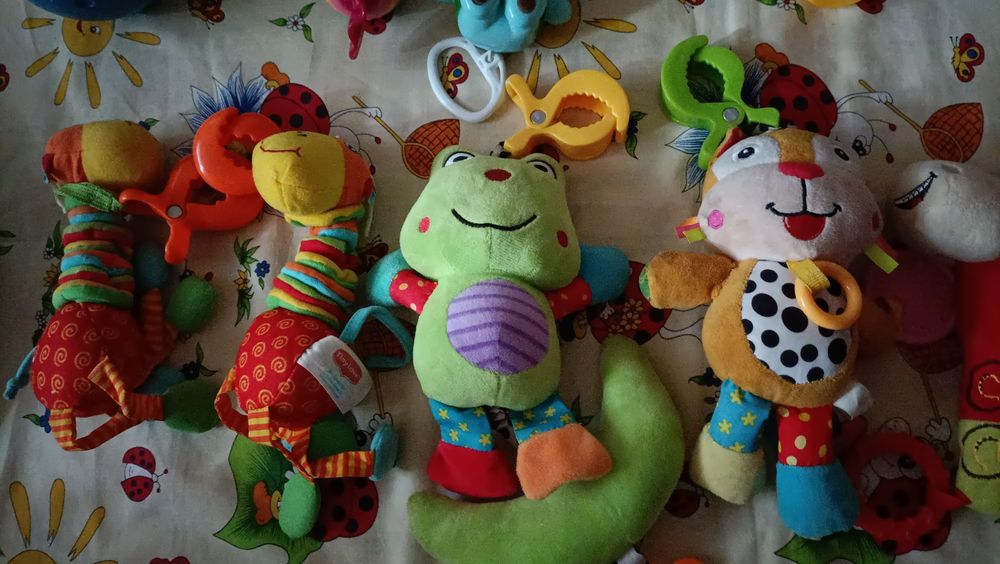 Продам музыкальную   игрушку  для малышей.