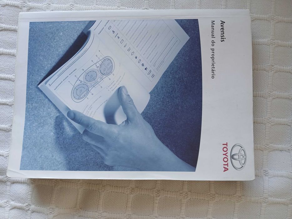 Manual Toyota Avensis III T27 em bom estado