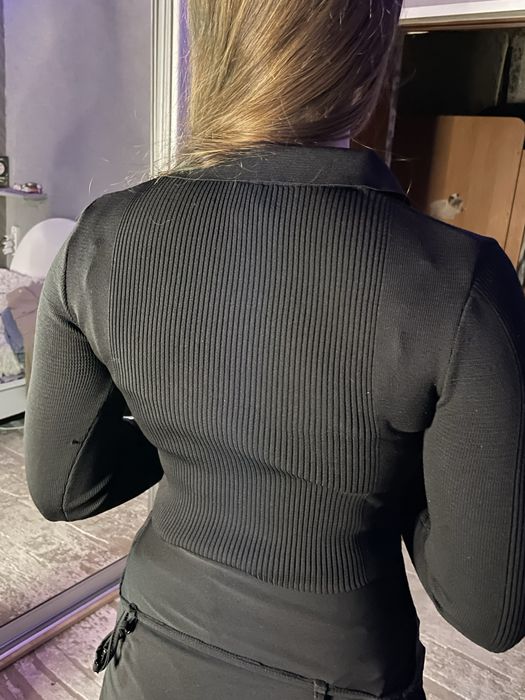 Кофта облягаюча на ґудзиках