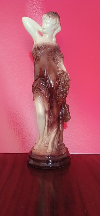 Статуетка дівчини 52 см