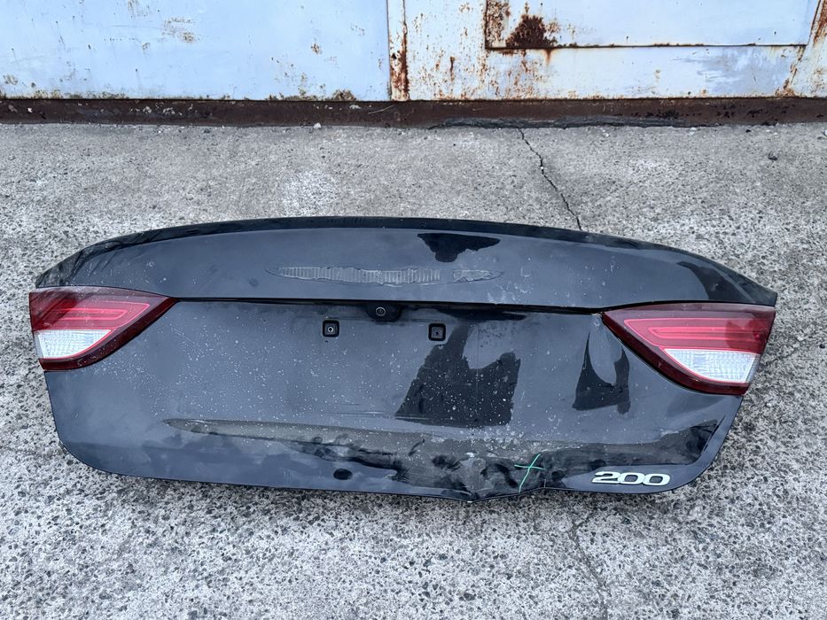 Кришка багажника Chrysler 200 2015 року