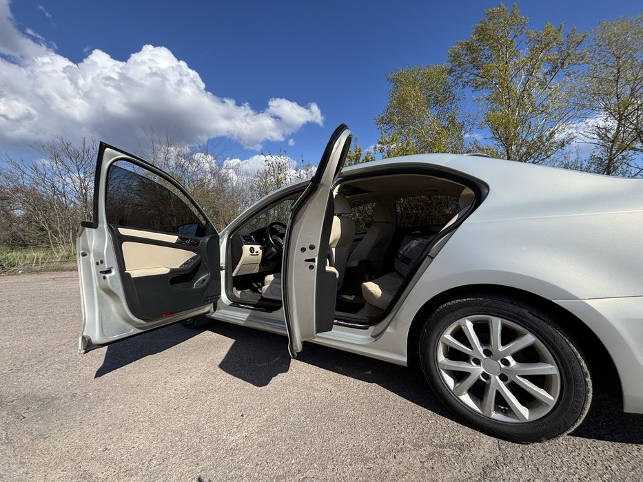 Продам автомобіль Volkswagen Jetta 6 2011