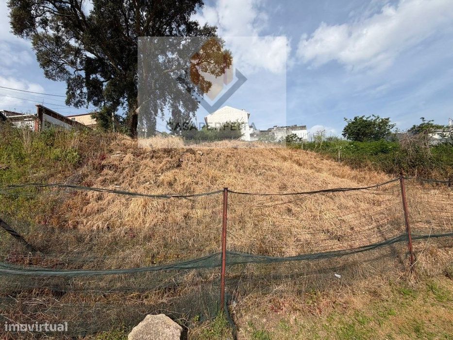 Terreno Urbano Para Construção de Moradia de 2 Pisos - Pedroso