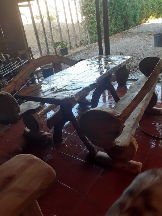 Mesa e bancos madeira massiça rustica