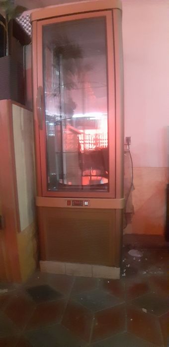 Кондитерская холодильная витрина.