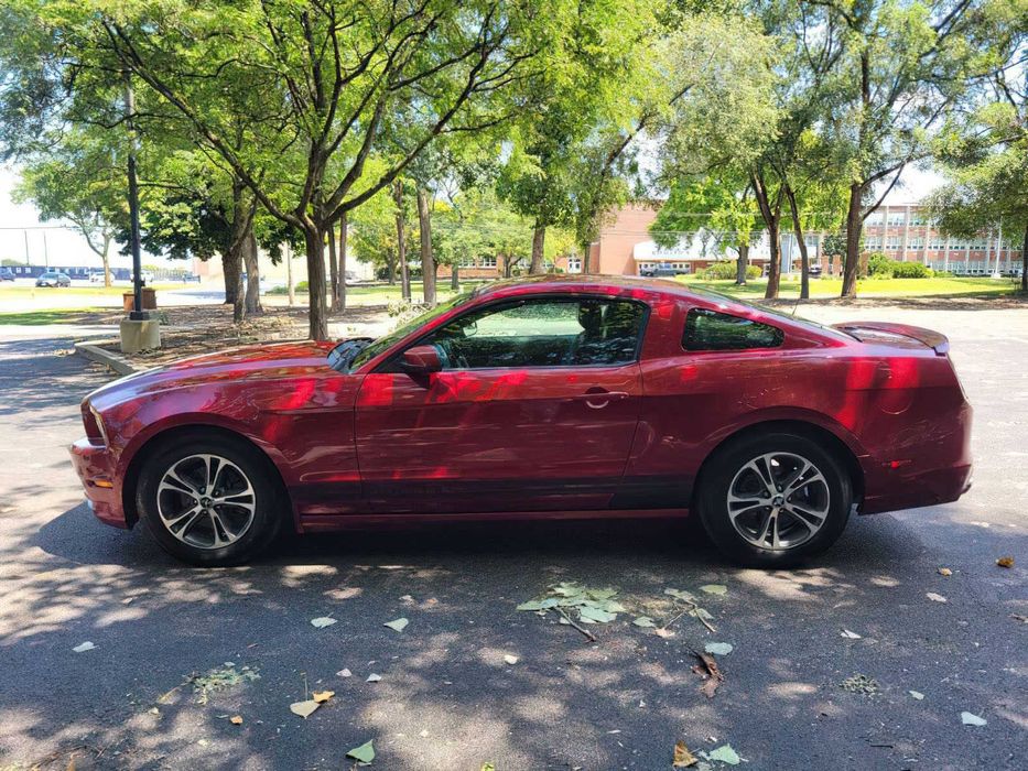 Ford Mustang V6      2014