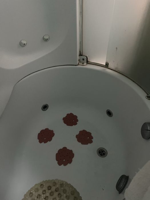 Vendo banheira e coluna de hidromassagem