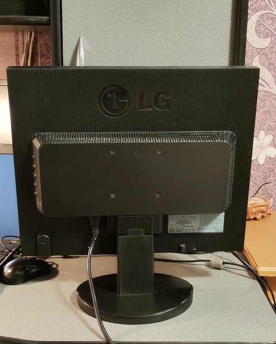 Монітор LG Flatron 19"
