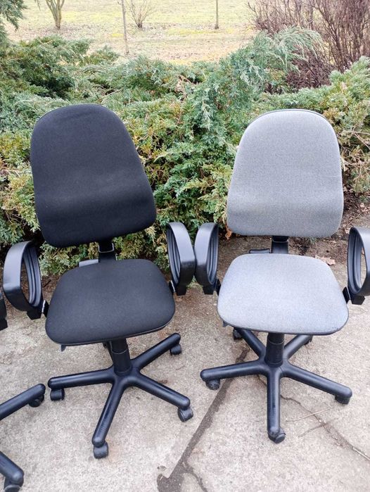 Fotel biurowy Nowy styl Bravo szary czarny fotele krzesła biurowe