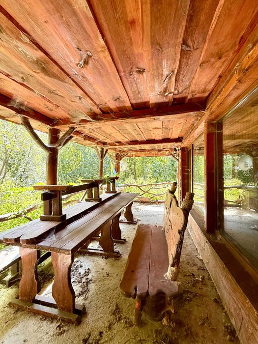 Розплідник «Енейко» з житловим будинком та ділянкою 0.72 га з озером