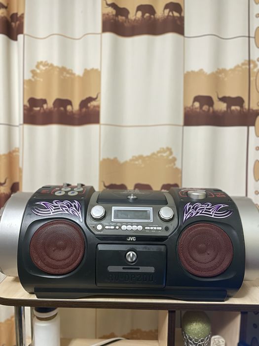 Продам Бумбокс\Магнитофон JVC RV-DP200BK