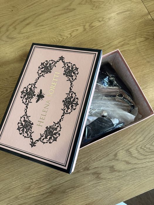 Продам нові шкіряні босоніжки 38 розмір