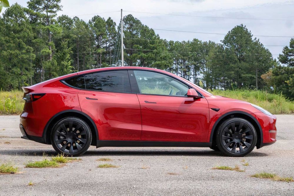 Tesla Model Y Long Range      2023