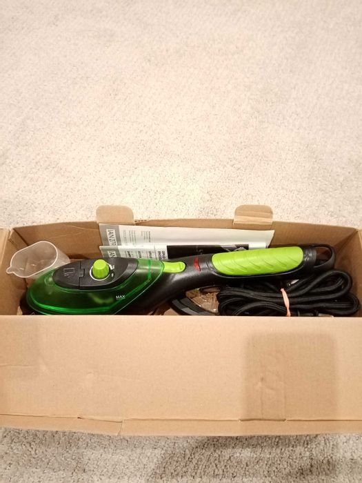 Prancha Ferro de Engomar / Escova a Vapor - NOVA (ainda na caixa!)