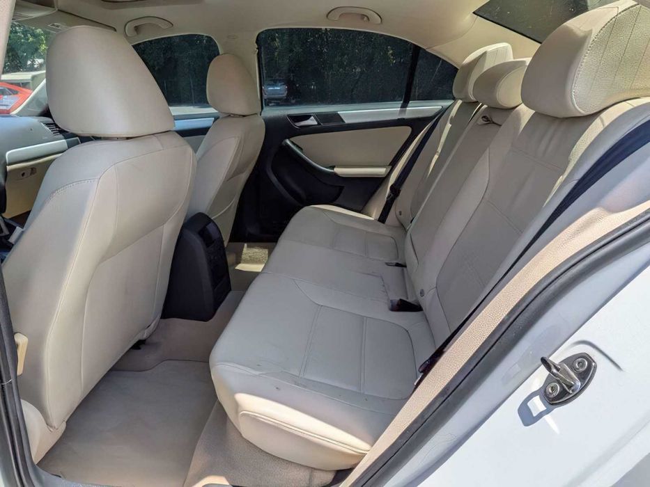 Volkswagen Jetta      2013
