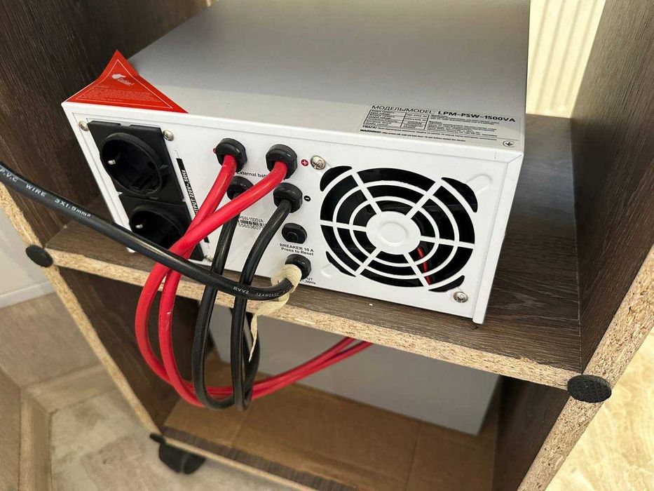 ДБЖ + АКБ з правильною синусоїдою 12V LPM-PSW-1500VA (1050Вт) White