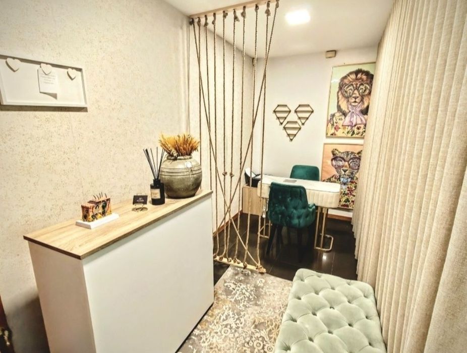 Mesa de manicure e pedicure