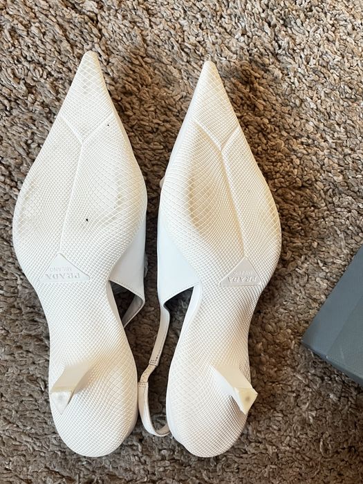 Туфлі, босоніжки Prada