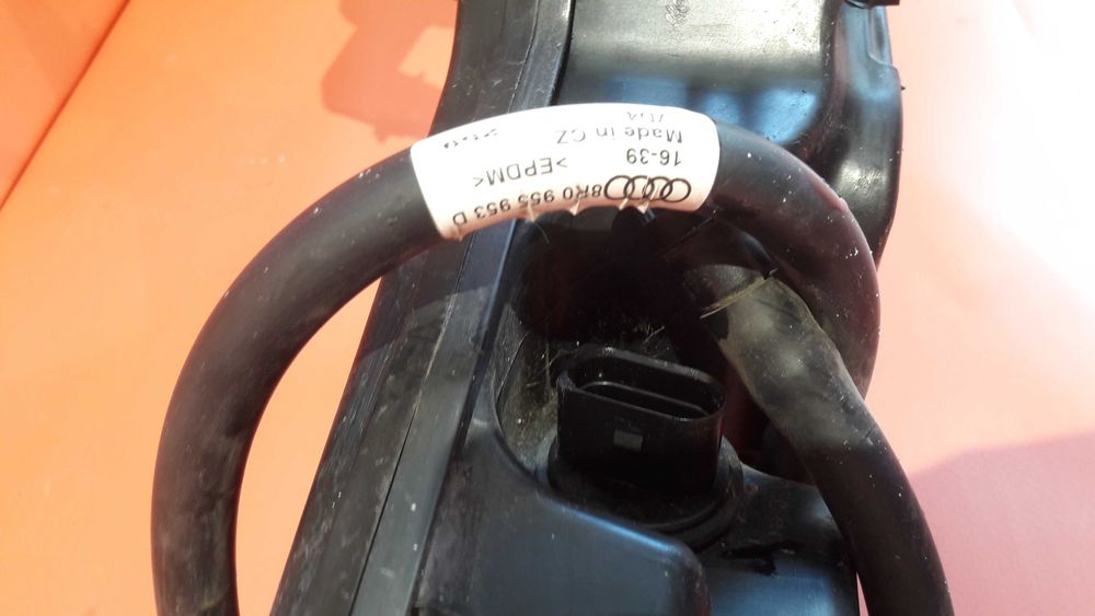 Бачок омивача з горловиною 8R0955453B Audi Q5 Ауди кую  Авторазборка