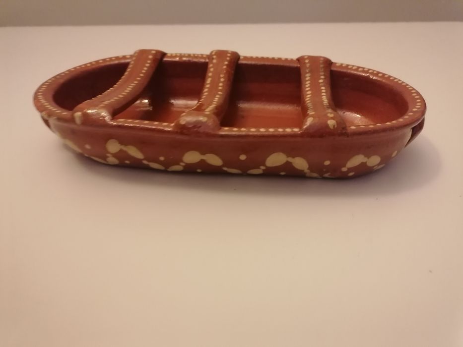 Assador de chouriço em barro