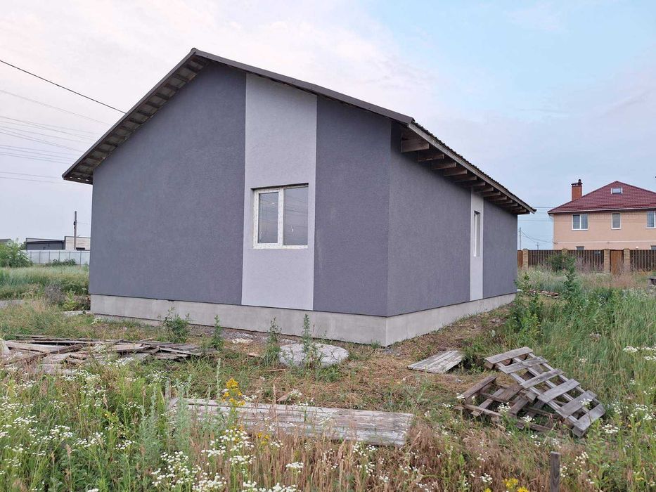 Будинок у селі Щасливе